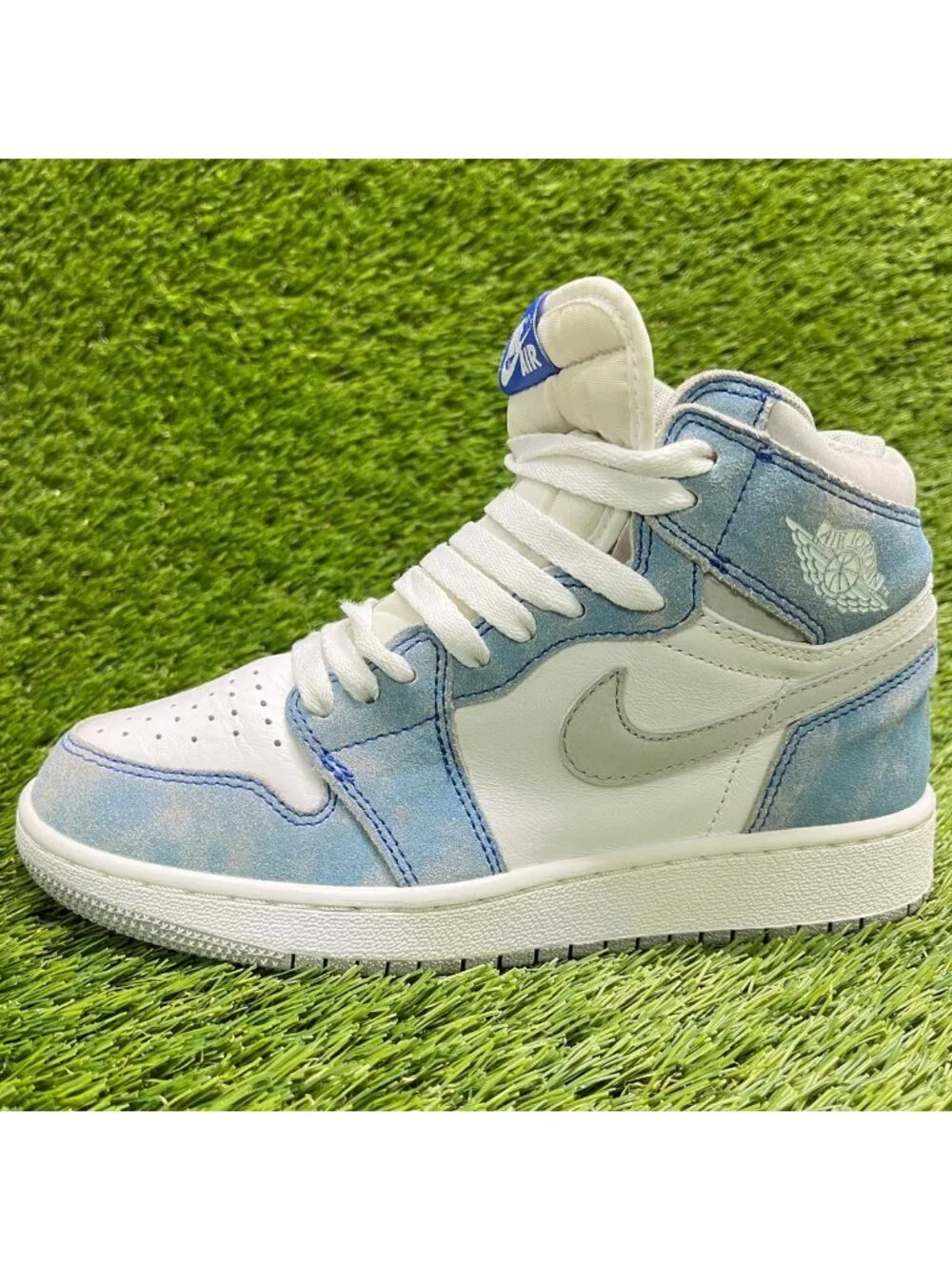 Nike Air Jordan 1 Retro High OG Boys Size 5Y White Blue Basketball Shoes Sneaker